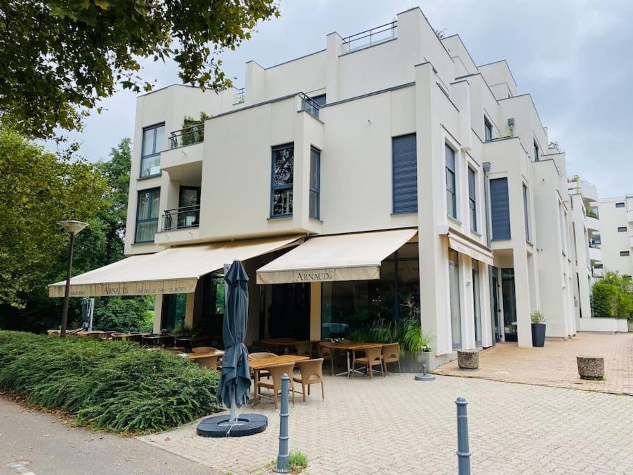 2 Pièces à Orangerie Avec Parking Souterrain Apartamento